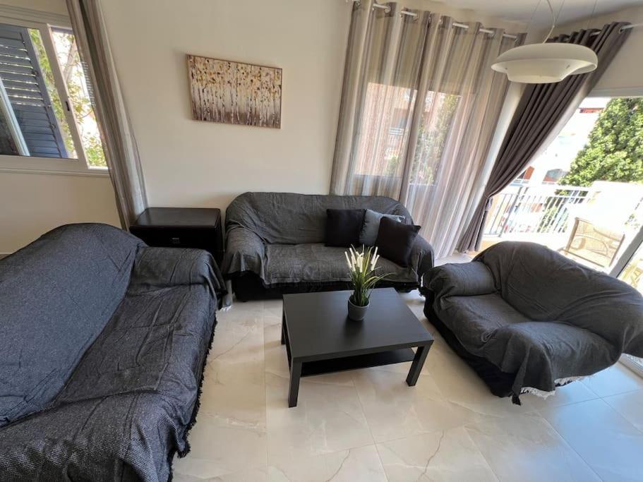 201 Apartment-a Perfect Escape Апартаменти Пафос